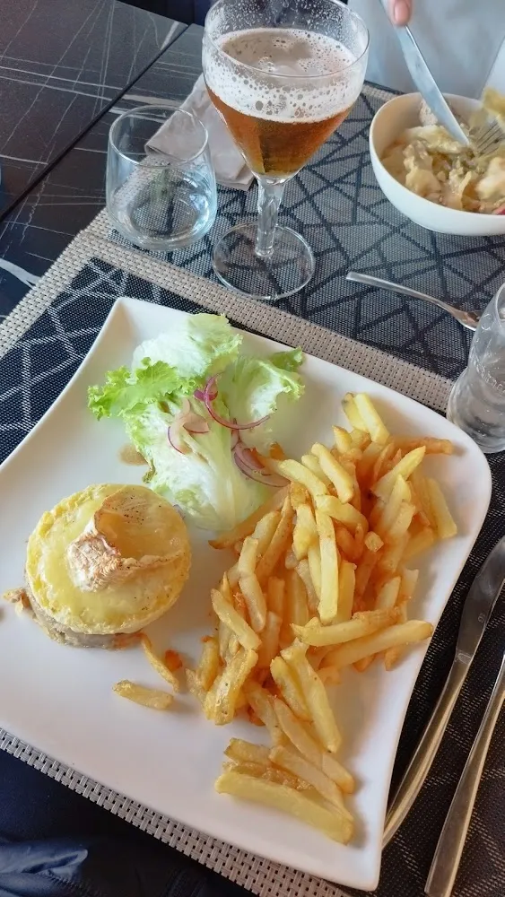Pavé de Vire Au Camembert Avec Frites Maison